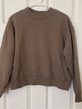 a new day Cropped Crewneck Sweatshirt in Taupe Brown
